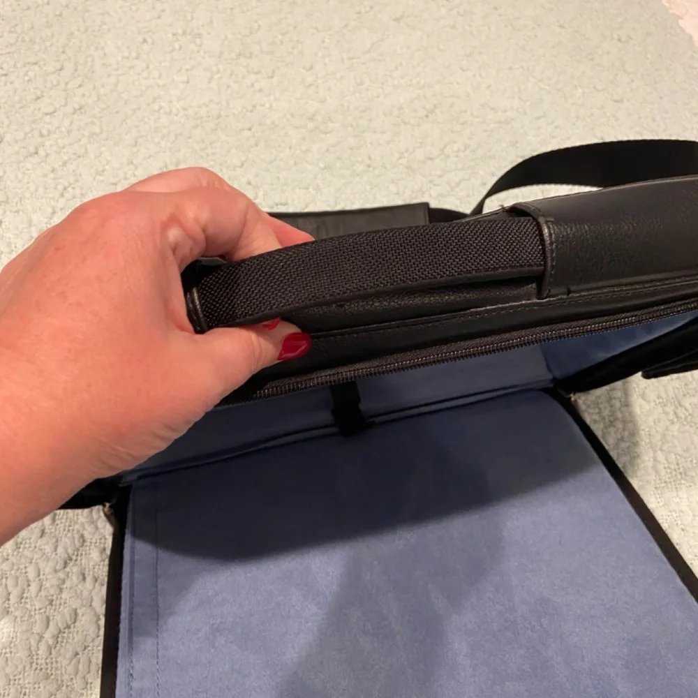 Brenthaven Black Laptop Case – Great Condition